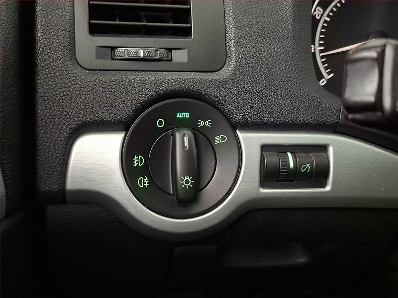 Škoda Octavia (2010) RS 2.0 TSI, Navi, Xenony - fotka 15 z 17