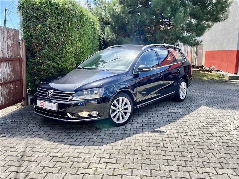 Volkswagen Passat 2,0 TDi DSG HIGHLINE / NAVI - fotka 2 z 42