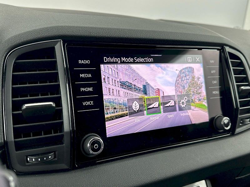 Škoda Karoq (2025) DSG 1.5TSI 110kW SportLine - fotka 13 z 36