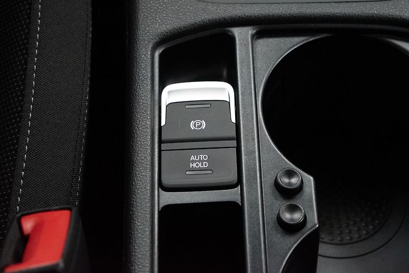 Volkswagen Touran 2.0TDI TAŽNÉ*WEBASTO*DPH*ČR 1M - fotka 29 z 51