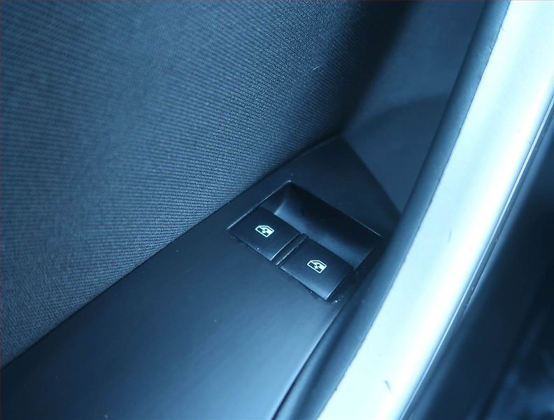 Opel Astra (2011) 1.7 CDTI, Navi, Xenony - fotka 15 z 15