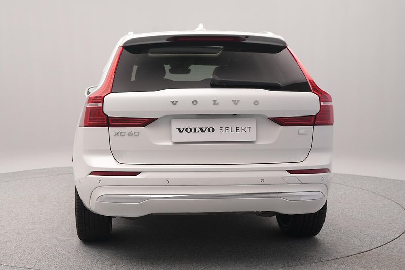 Volvo XC60 T8 AWD BRIGHT PLUS REZERVACE - fotka 10 z 48