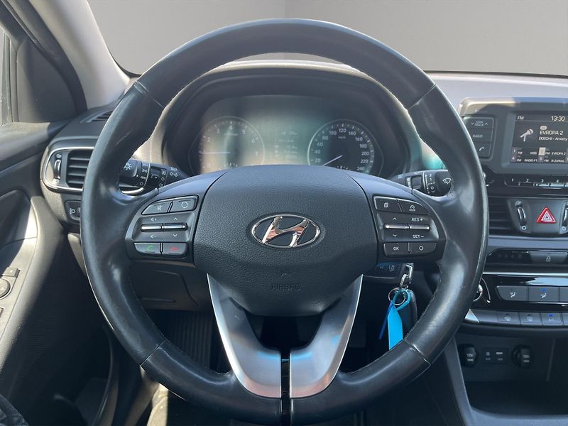 Hyundai i30 (2018) TRIKOLOR COMFORT 1.0 T-GDi 88k - fotka 10 z 22