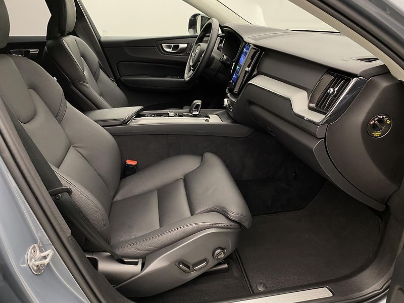 Volvo XC60 B4 AWD DARK PLUS AUT  - fotka 24 z 53