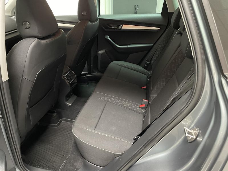Škoda Karoq 1.5 TSi 125 YEARS ČR 1.MAJ SER - fotka 20 z 31