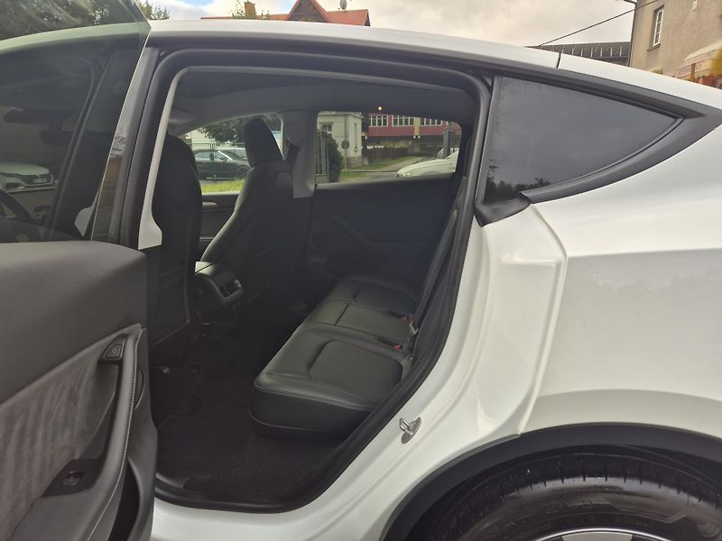 Tesla Model Y LONG RANGE DUAL MOTOR TZ 95,0% - fotka 12 z 49