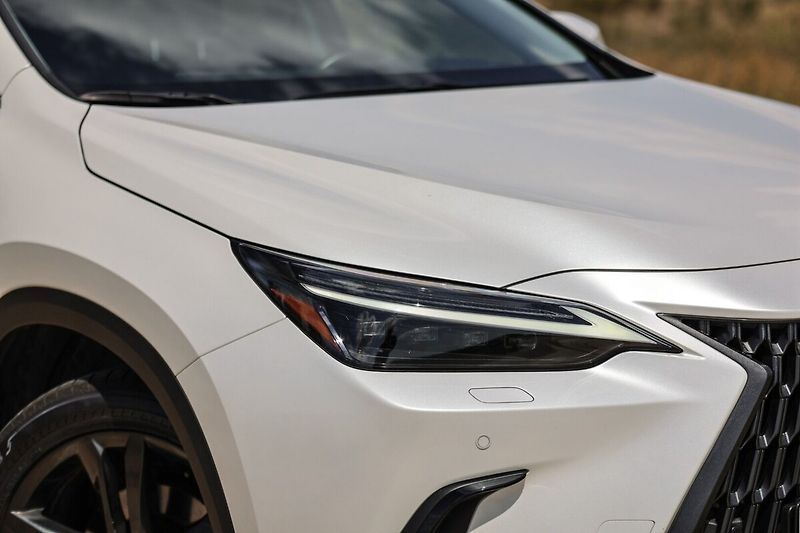 Lexus NX 350h 350H 2,5 HEV PRESTIGE TECH PLU - fotka 4 z 29
