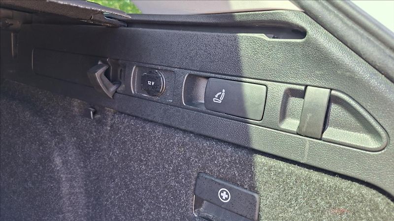 Škoda Superb 1,6 TDi 88 Kw Style DSG DPH - fotka 31 z 32