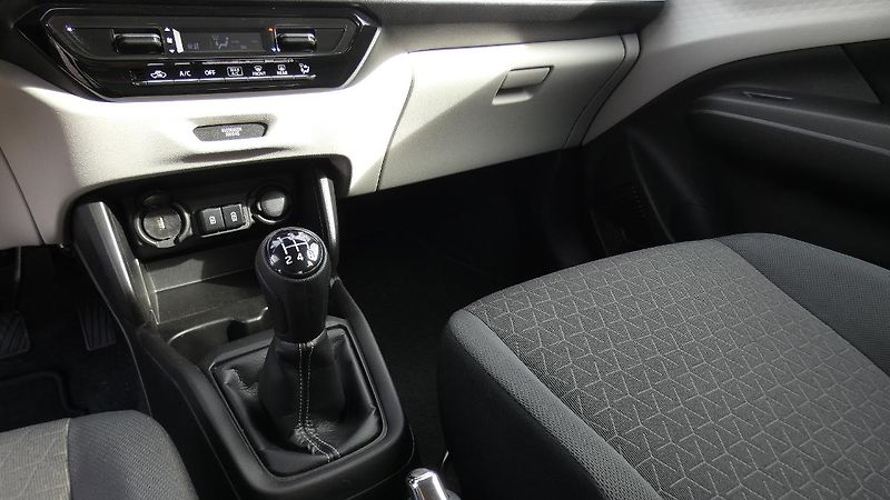 Suzuki Swift 1.2 DualJet mHEV Premium - fotka 6 z 23