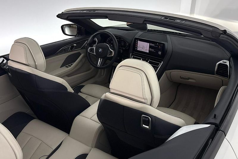 BMW Řada 8 M850i xDrive - fotka 15 z 33