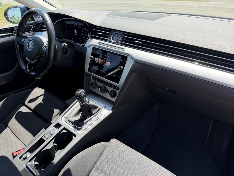 Volkswagen Passat 2.0 TDI VIRUTAL MASÁŽ SERVISKA - fotka 39 z 46