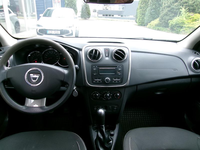 Dacia Sandero (2015) 1.2 16V - fotka 13 z 16