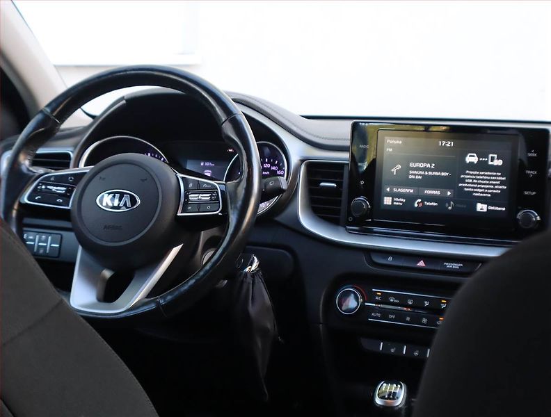 Kia Ceed (2019) Silver 1.4 T-GDI, Serv.kniha - fotka 7 z 15