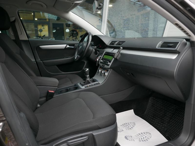 Volkswagen Passat 1,6 TDI 77kW Kombi - fotka 22 z 38