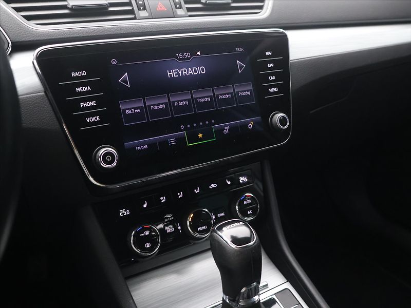 Škoda Superb 2.0 TDI 110kW DSG LED 1Maj DPH - fotka 16 z 26