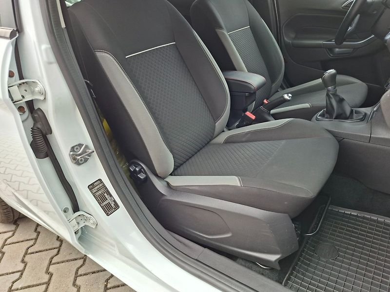 Ford Fiesta (2016) 1.25i 60kW -PARK.KAMERA - fotka 19 z 35