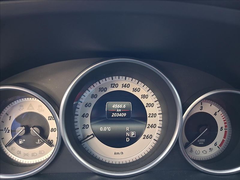 Mercedes-Benz Třídy E 2,1 2.2,220 Bluetec,po servisu - fotka 14 z 16
