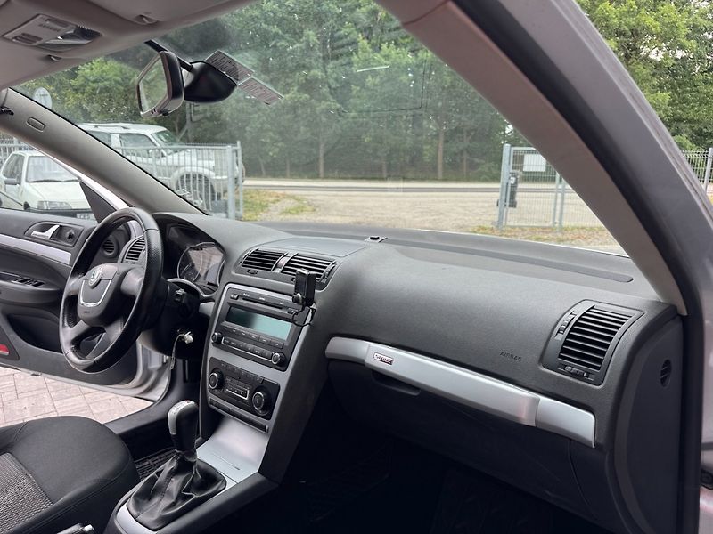 Škoda Octavia (2008) 2.0 TDi 4x4 Scout - fotka 17 z 25