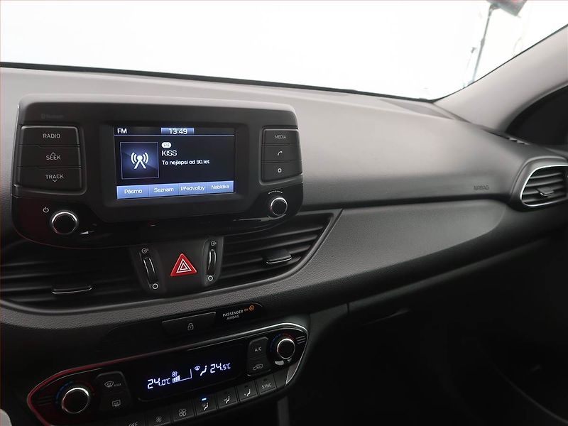 Hyundai i30 (2018) Style 1.0 T-GDI, Tempomat - fotka 12 z 17
