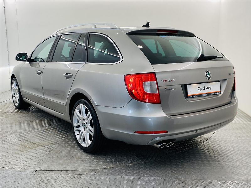 Škoda Superb 2,0 TDI 125kW 4x4 Elegance - fotka 22 z 25