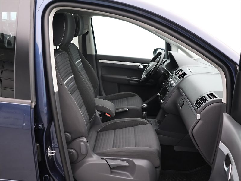 Volkswagen Touran 1,6 TDI Cup Panorama Serv.knih - fotka 11 z 24