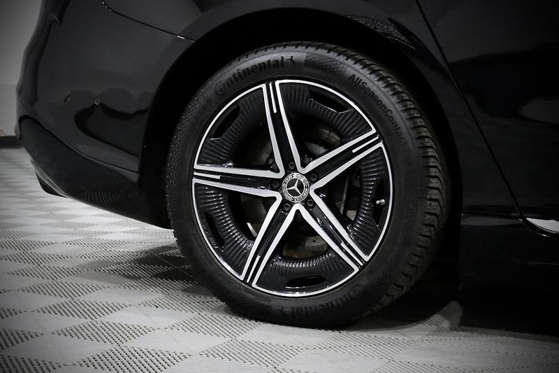 Mercedes-Benz EQS 450 4Matic AMG Line - fotka 7 z 36