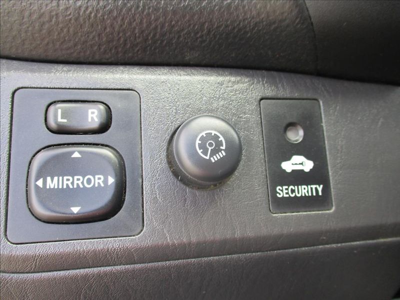 Toyota RAV4 2,0 D4D, klima,4x4,servis,tažn - fotka 25 z 34