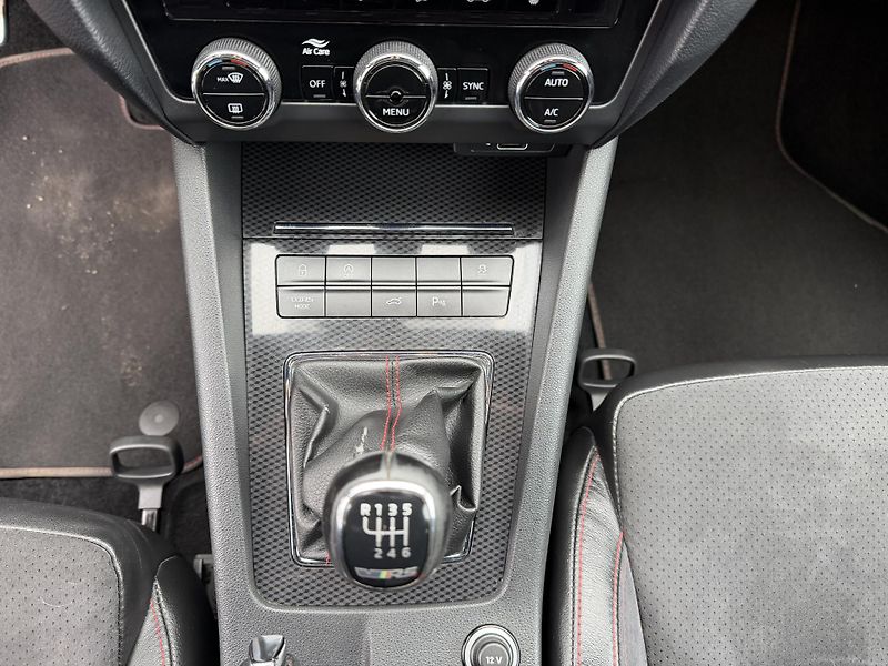 Škoda Octavia 2.0 TDI RS - fotka 18 z 25