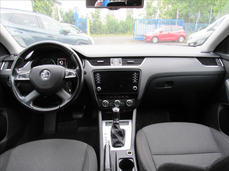 Škoda Octavia 2,0 TDI 110kW DSG Combi - fotka 11 z 31