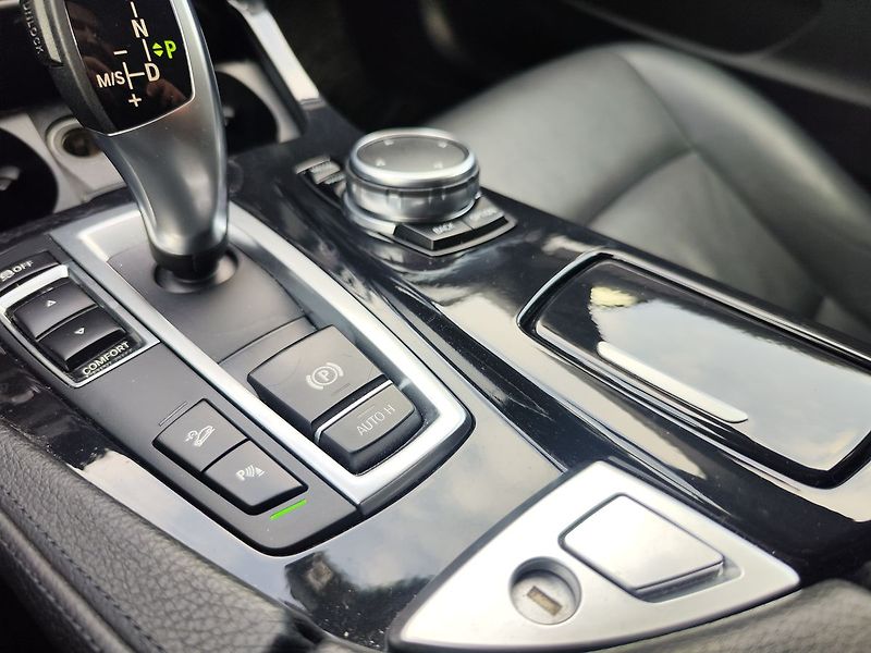 BMW Řada 5 520d/140kW xDrive 8AT - fotka 24 z 32