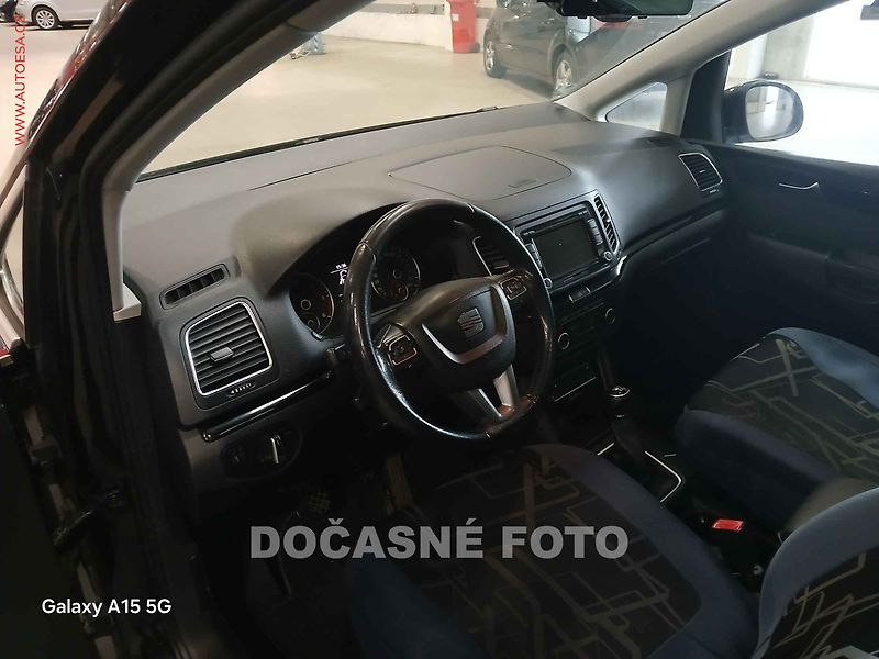 Seat Alhambra (2011) 2.0 TDi, navi, panorama - fotka 3 z 3