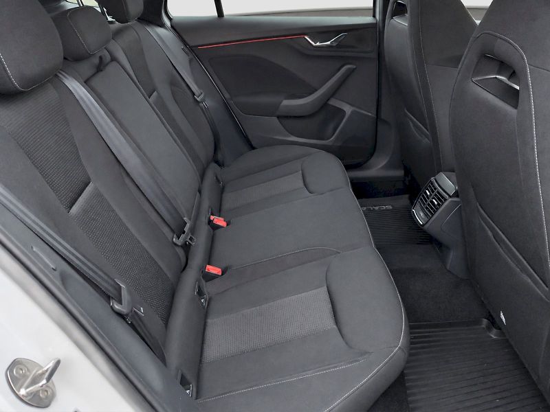 Škoda Scala (2024) 1.0 TSI DSG Drive - fotka 16 z 28