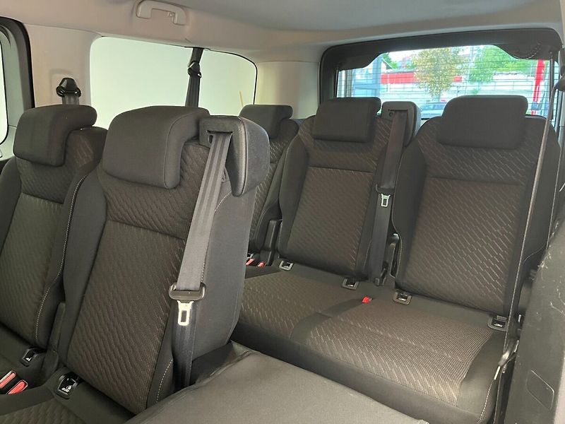 Toyota ProAce Verso Family 2.0 D 8AT Comfort NAVI - fotka 36 z 39