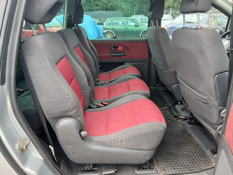 Volkswagen Sharan 2.0 TDI, ALU, 7 míst - fotka 30 z 34