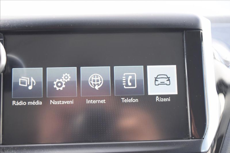 Peugeot 208 1,4 HDi 50KW NÍZKÉ KM KLIMA - fotka 44 z 50