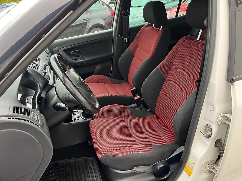Škoda Fabia (2011) 1.2 TSi Monte Carlo Top Stav - fotka 9 z 26