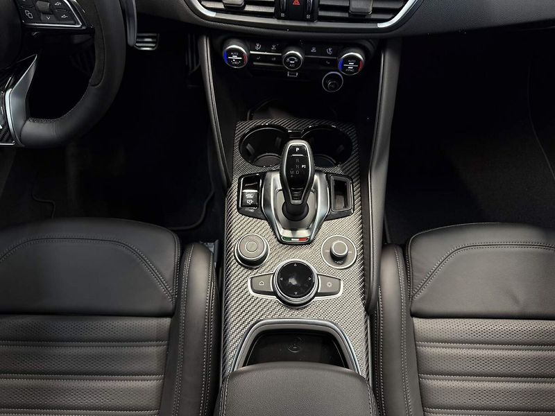 Alfa Romeo Giulia (2025) Quadrifoglio 2.9 V6 BiTurbo 52 - fotka 15 z 24