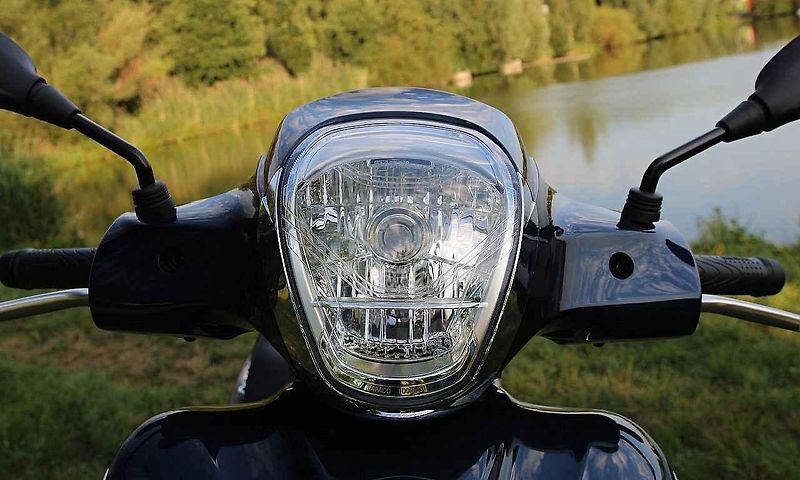 Piaggio MP3 500ie Sport LT (vlevo) a Piaggio Medley 125ie.