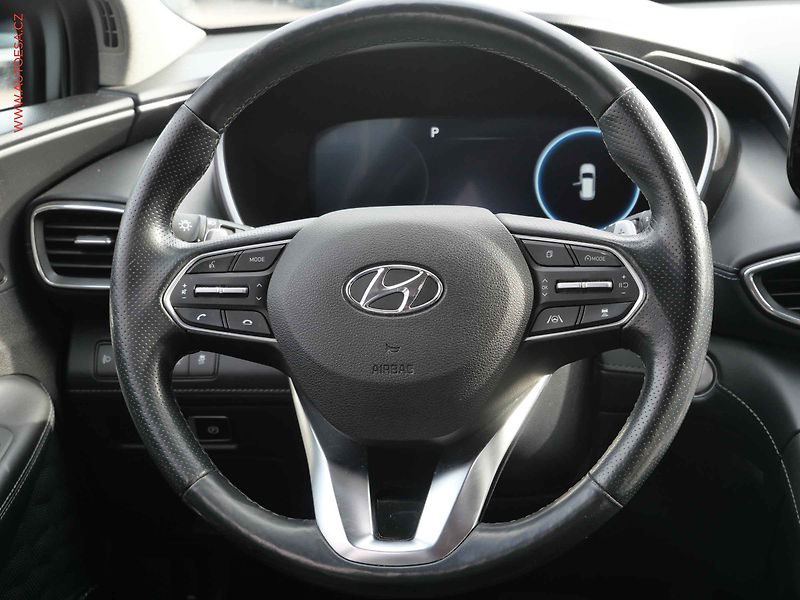 Hyundai Santa Fe (2021) 2.2 CRDi 4x4, 7míst, 2.maj - fotka 14 z 26