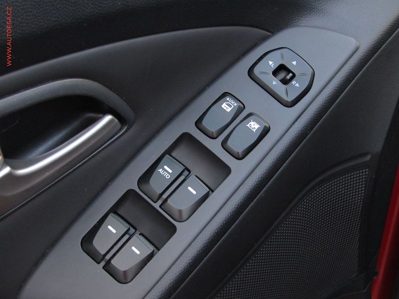 Hyundai ix35 (2010) 2.0CVVT, ČR, AC, TZ - fotka 11 z 16