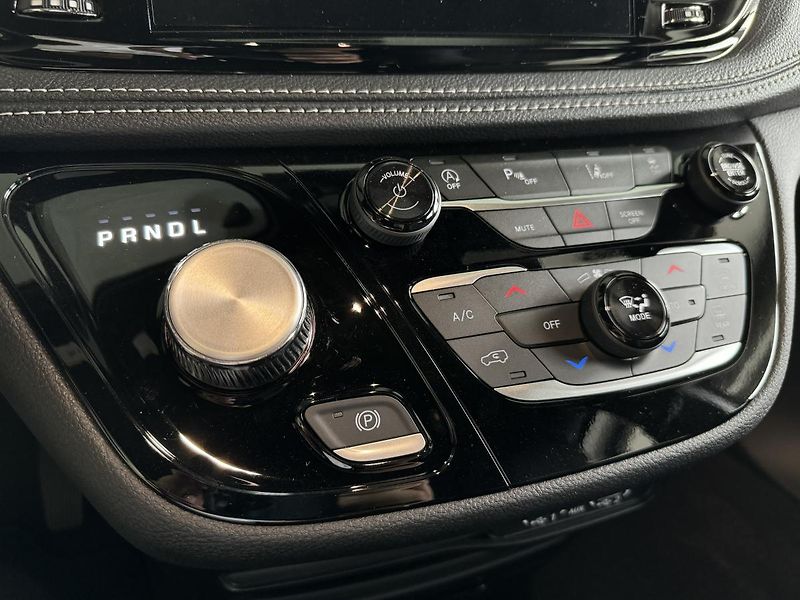 Chrysler Pacifica AWD Touring-L S-Appearance - fotka 42 z 55