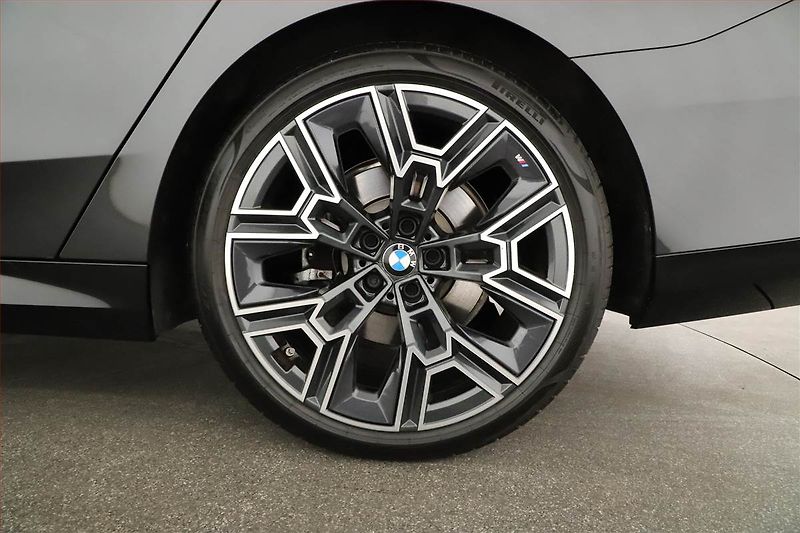 BMW Řada 5 (2025) 520d xDrive, M Sport, Navigace - fotka 21 z 21