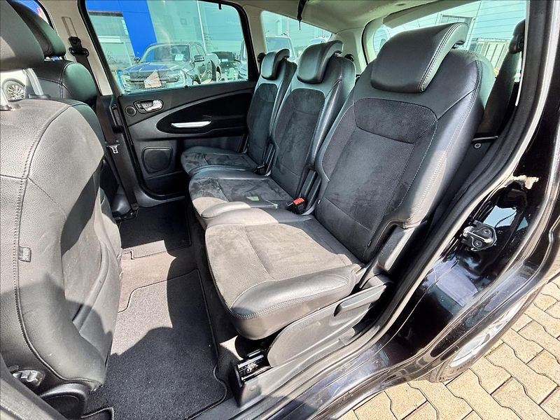 Ford S-MAX 2,0 TDCi 103kW Titanium 7 MÍST - fotka 12 z 24