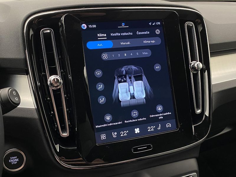 Volvo XC40 (2026) B4 AUT DARK PLUS - fotka 39 z 61