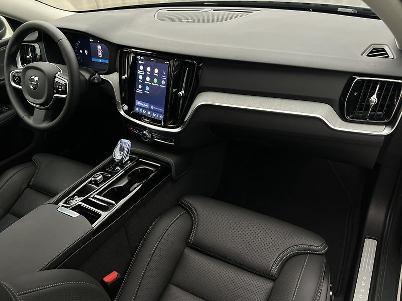 Volvo V60 T8 AWD BRIGHT PLUS AUT CZ  - fotka 23 z 48