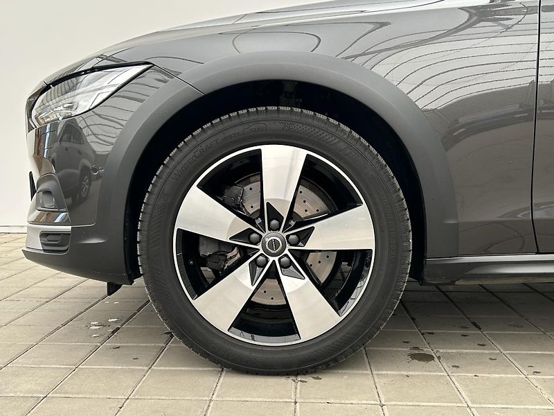 Volvo V90 2.0  B5 4x4 Cross Country Plus - fotka 9 z 30