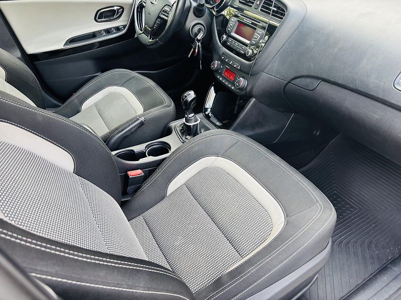 Kia Ceed (2014) 1.6 GDI, 99kW, ČR - fotka 11 z 18