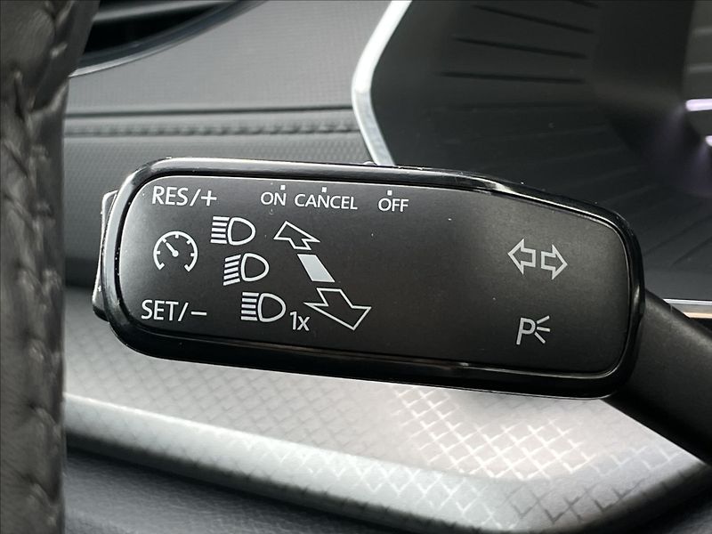 Škoda Octavia 2,0 TDI Combi Ambition Plus - fotka 11 z 24