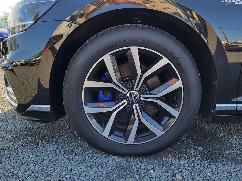 Volkswagen Passat 1.4 TSI PHEV GTE HYBRID - fotka 34 z 48