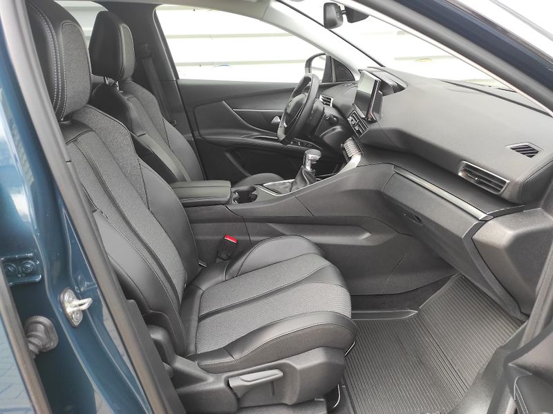 Peugeot 3008 1,5BlueHDi S&S, ALLURE, ČR - fotka 13 z 61